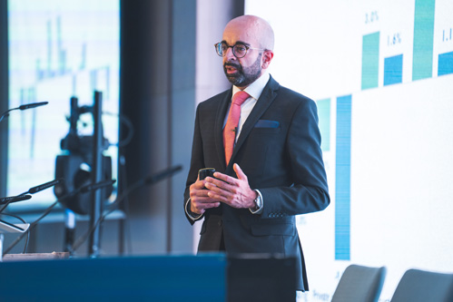 Professor Noble Francis presents the Industry Economic Forecast