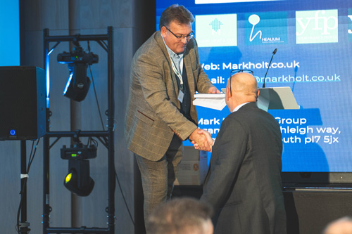 Peter Hill Presents awards to Quiz winners