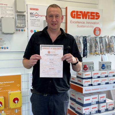 Congratulations to Tristan Utting for achieving a Distinction in his second Product Knowledge Module:Renewables 